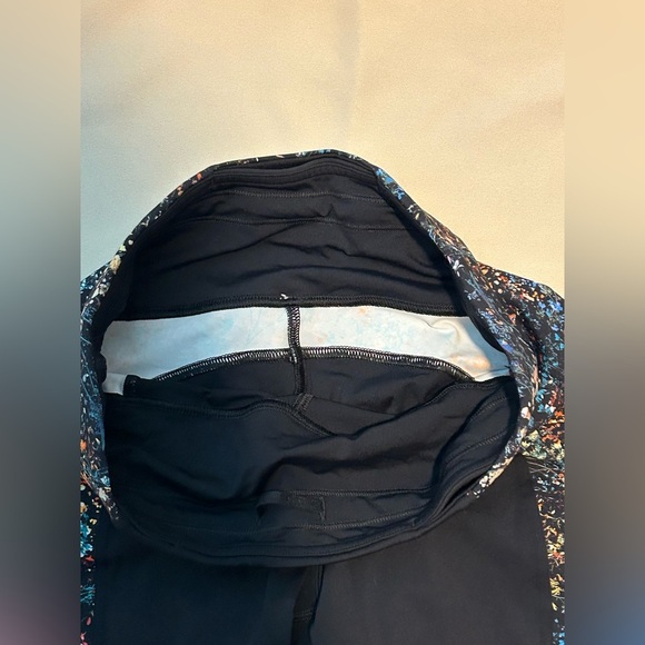 Lululemon Wake & Train Tight *28" in Black/Flowerescent Multi - Size 8 - Picture 5 of 12